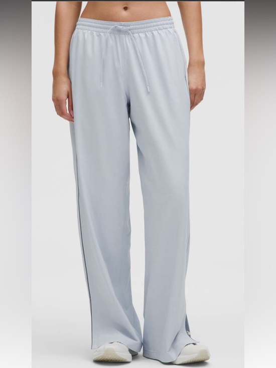 lululemon athletica Pants - Lululemon Court Rival Wide Leg Pant Sz 4 EUC Soft Blue